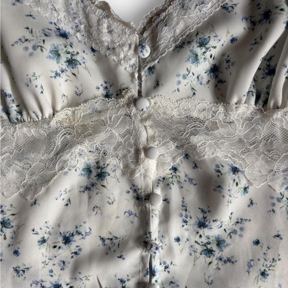 Garage Lace Floral Cami - Picture 3 of 5